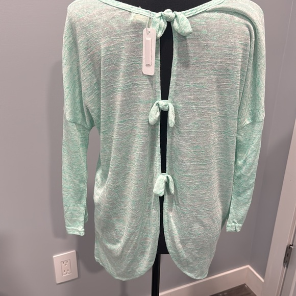 Charmile Charlie Open Back Top - Picture 2 of 6